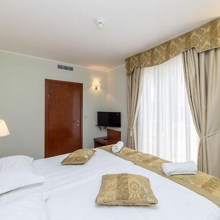 Hotel Bella Vista Дрвеник Екстериор снимка