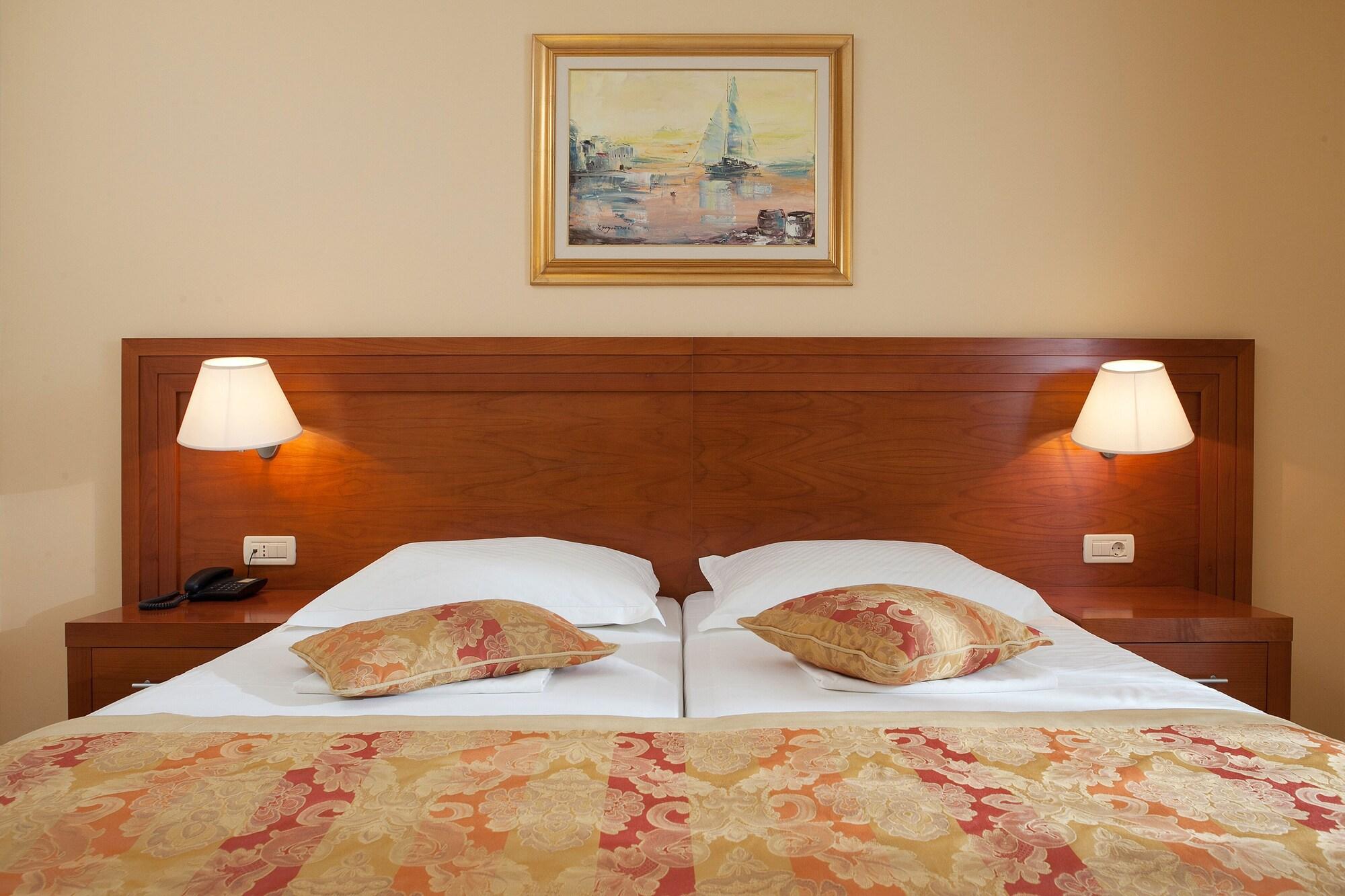 Hotel Bella Vista Дрвеник Екстериор снимка