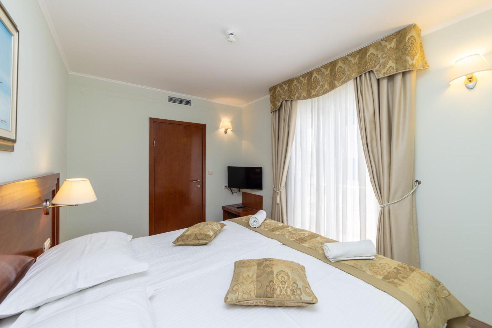 Hotel Bella Vista Дрвеник Екстериор снимка